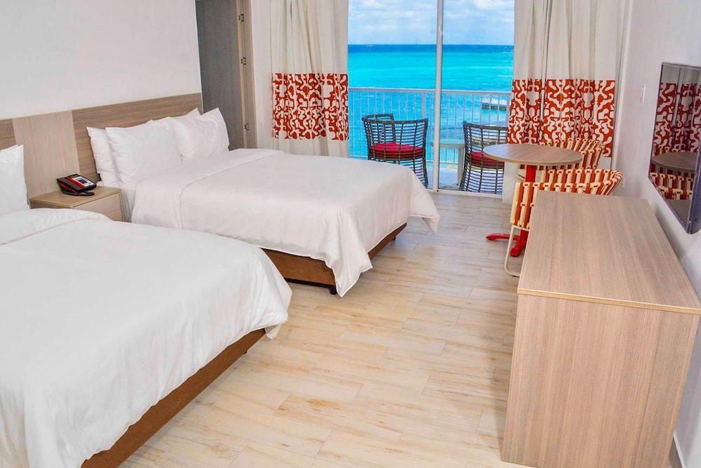 รอยัล เดคาเมรอน คอร์นวอลล์ บีช - ออลอินคลูซีฟ Hotel มอนเทโกเบย์ ภายนอก รูปภาพ
