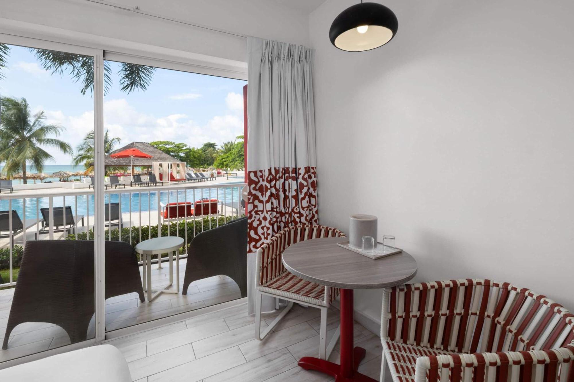 รอยัล เดคาเมรอน คอร์นวอลล์ บีช - ออลอินคลูซีฟ Hotel มอนเทโกเบย์ ภายนอก รูปภาพ