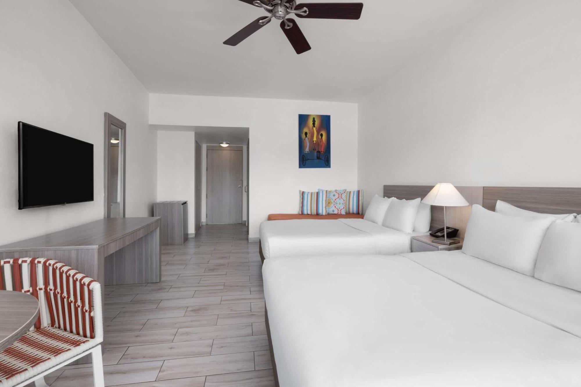 รอยัล เดคาเมรอน คอร์นวอลล์ บีช - ออลอินคลูซีฟ Hotel มอนเทโกเบย์ ภายนอก รูปภาพ