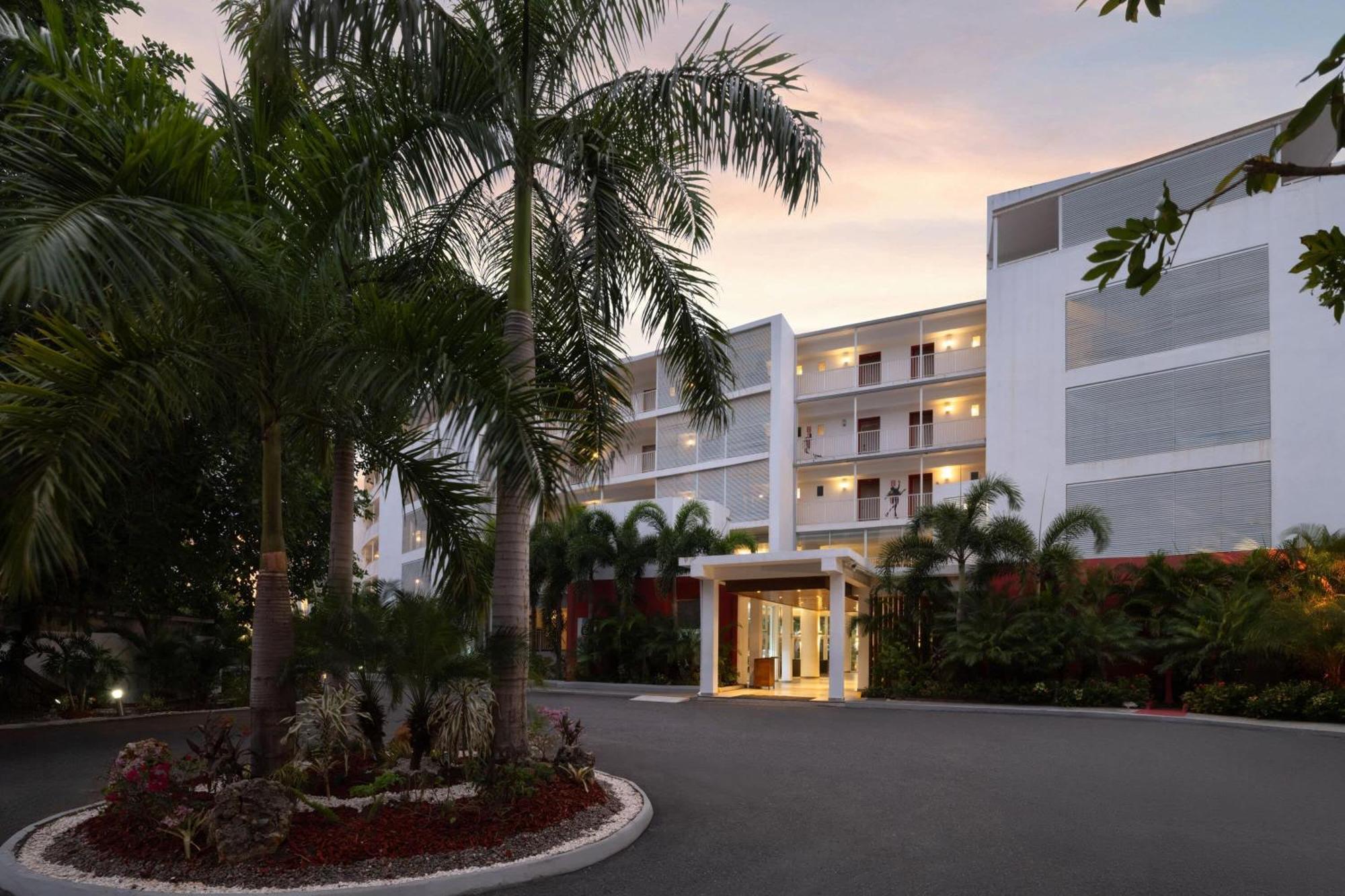 รอยัล เดคาเมรอน คอร์นวอลล์ บีช - ออลอินคลูซีฟ Hotel มอนเทโกเบย์ ภายนอก รูปภาพ