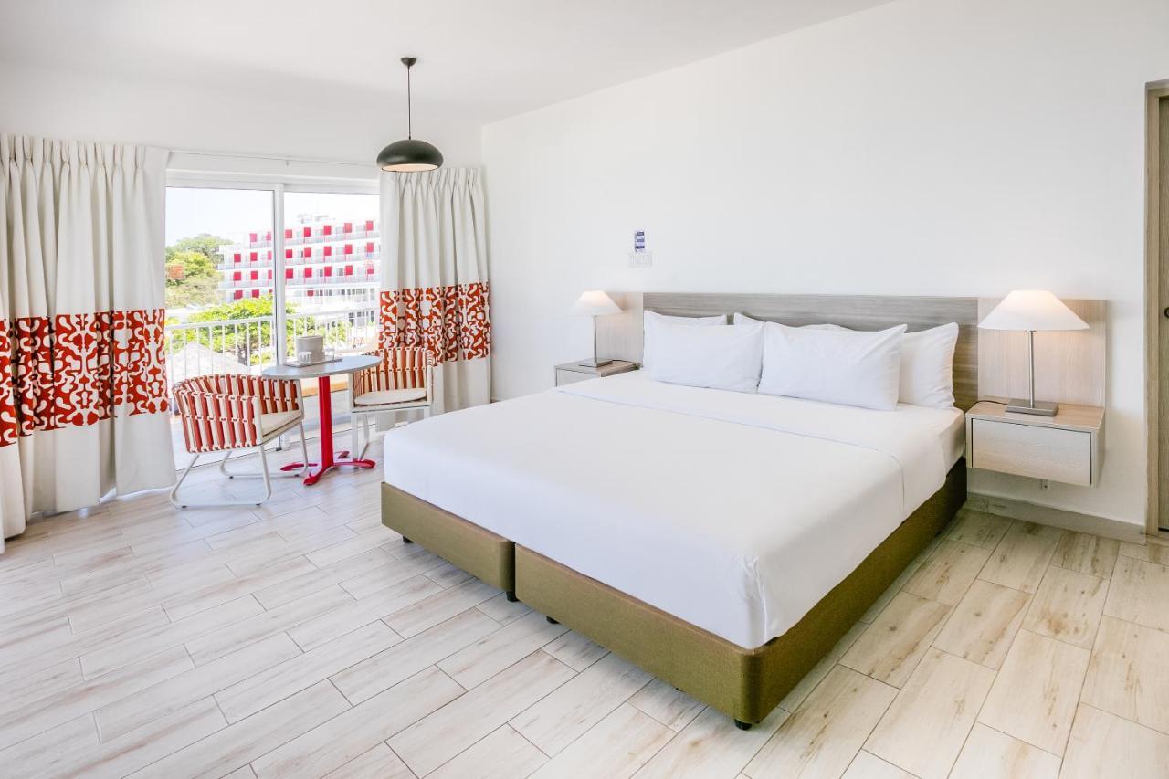 รอยัล เดคาเมรอน คอร์นวอลล์ บีช - ออลอินคลูซีฟ Hotel มอนเทโกเบย์ ภายนอก รูปภาพ